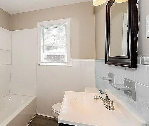 5th image of 7031 N Kenwood Dr