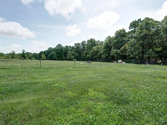 4th image of 4020 S Farm Road 99