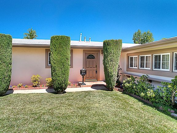 4th image of 23266 Vanowen St