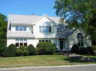 17 Landers Dr, Beverly, MA 01915