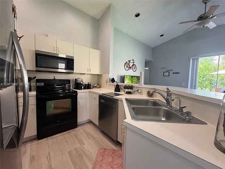 825 Falling Water Rd — Photo 12