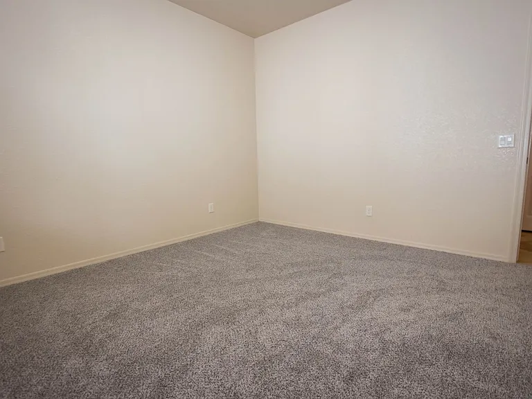 278 Bainbridge Dr — Photo 34