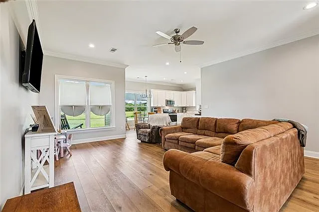 3 bed, 2.0 bath, 1600 sqft, $1,850 — Photo 2