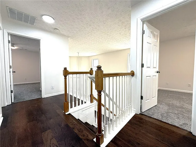 2150 Lexington Ln — Photo 10