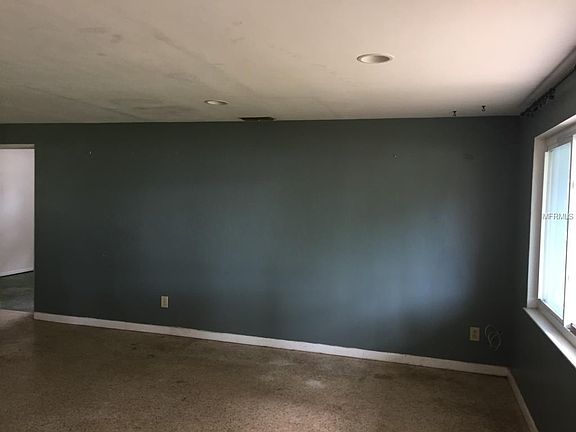 4th image of 125 Mineola Dr E