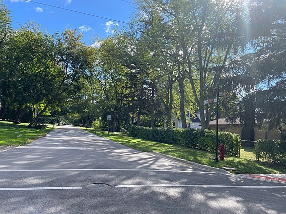 4th image of 493 Grove Ave