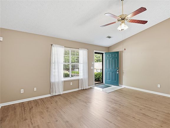 5th image of 500 Waverly Pl APT 504