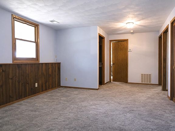 5th image of W6127 Colonial Dr