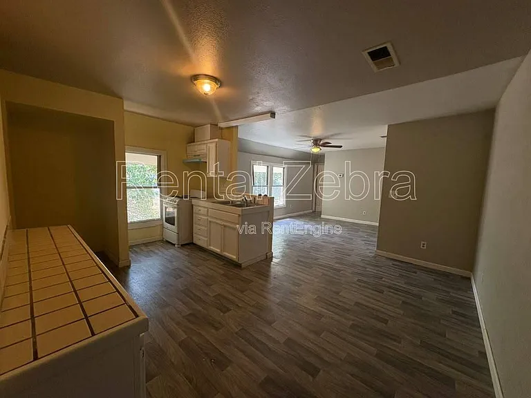 353 W 22nd St — Photo 3