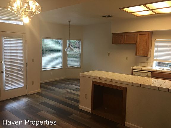 4th image of 184 Elkins Cir