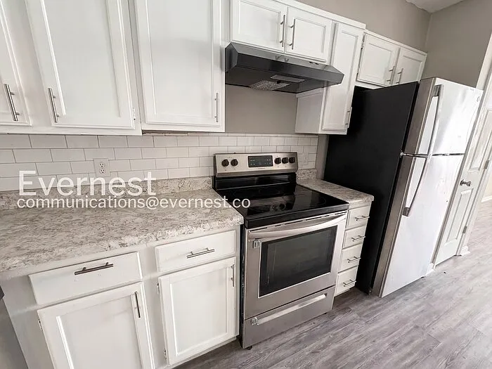 1800 Labette Manor Dr #5 — Photo 2