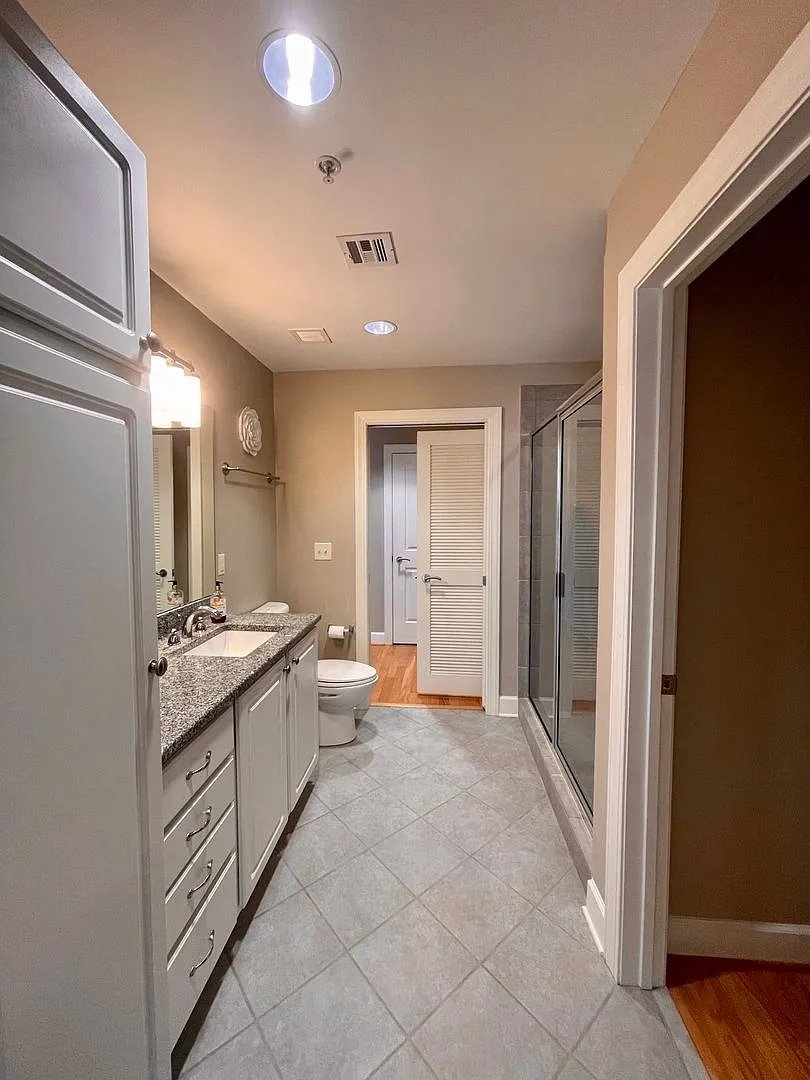 Beautiful 1 bedroom condo with amenities galore! — Photo 4