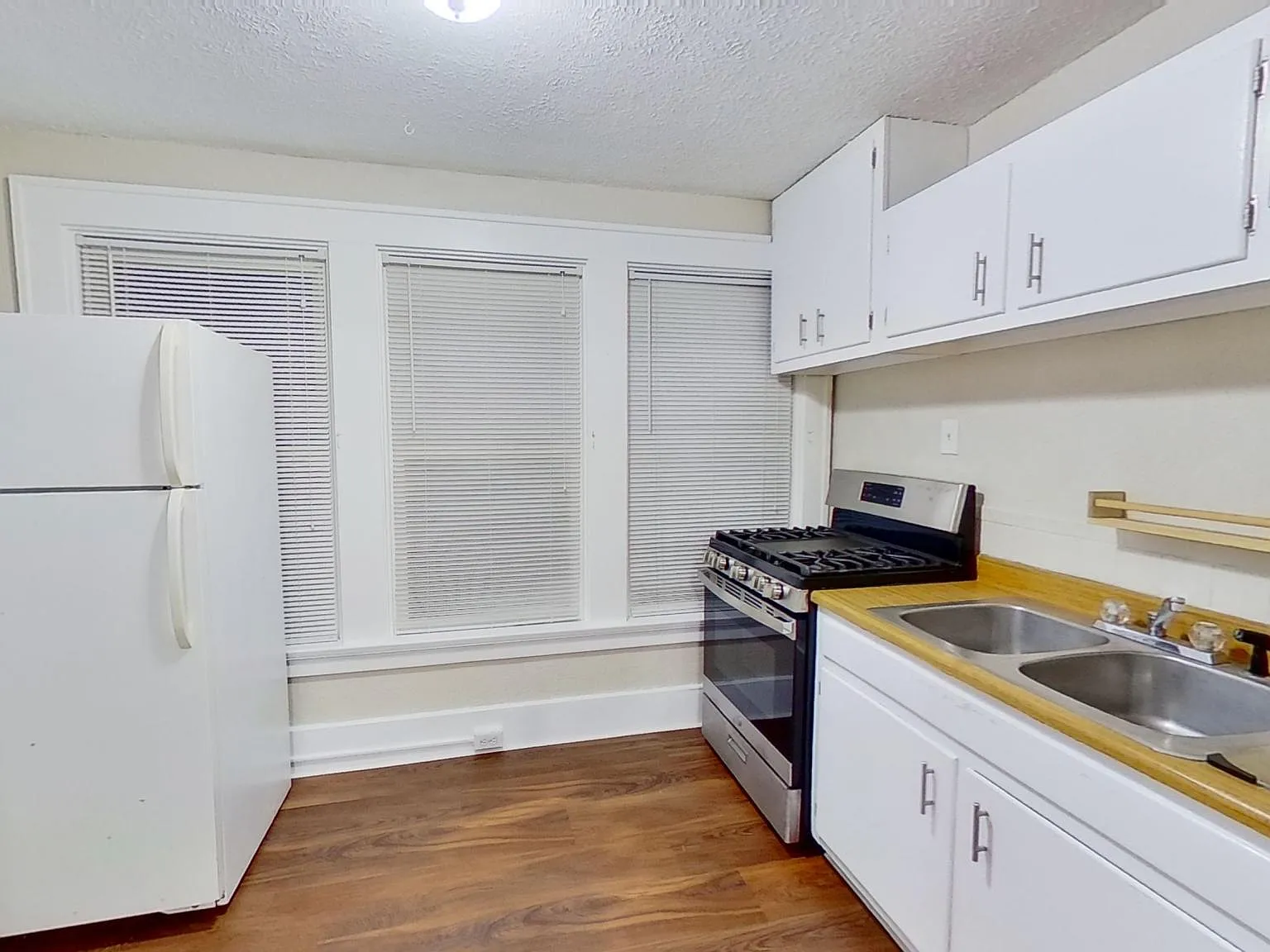 1 bed, 416 sqft, $900 — Photo 2