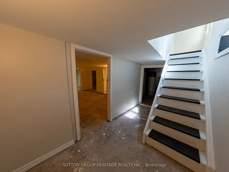 661 Annland St — Photo 19