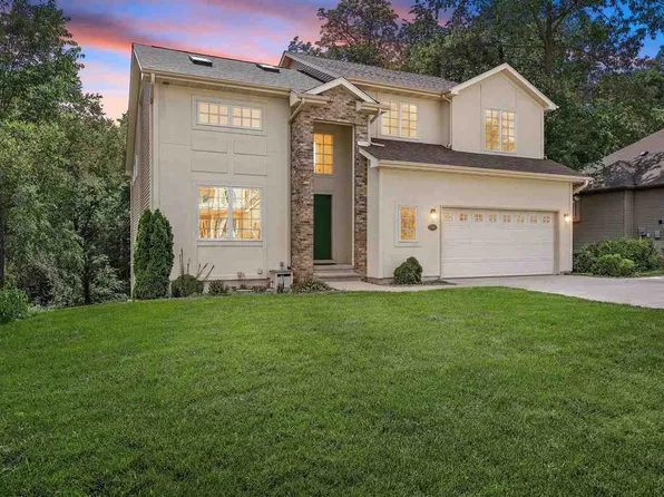 900 Forest Edge Dr, Coralville, IA 52241