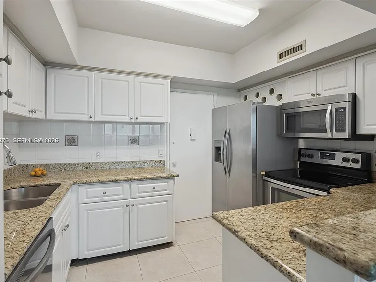 3505 S Ocean Dr #420 — Photo 2