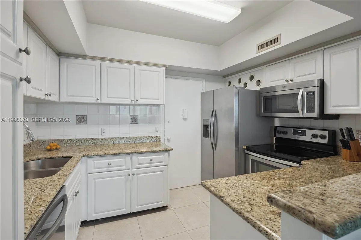 Building Photo - 3505 S Ocean Dr #420