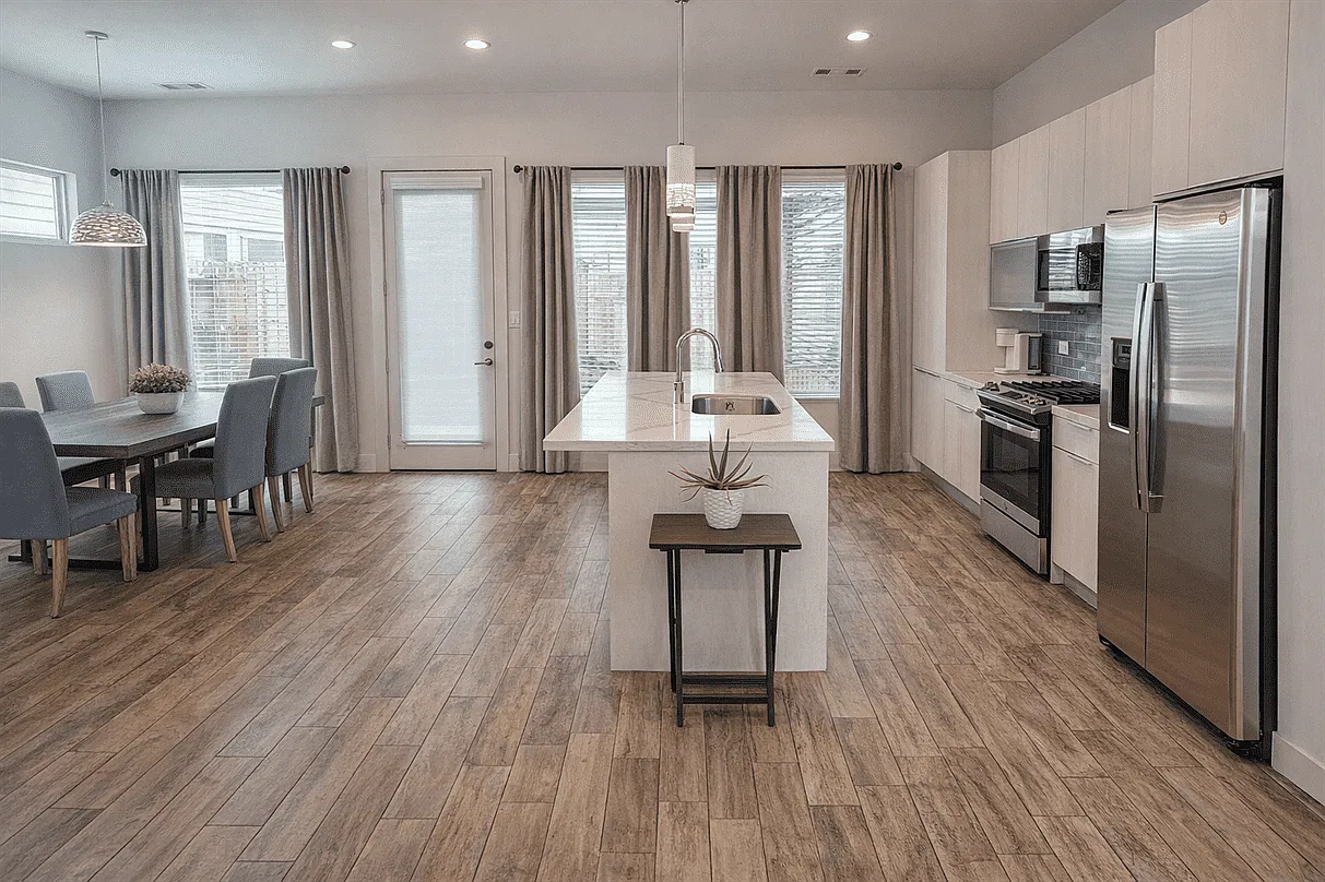 3 bed, 2.5 bath, 1700 sqft, $2,400 — Photo 3