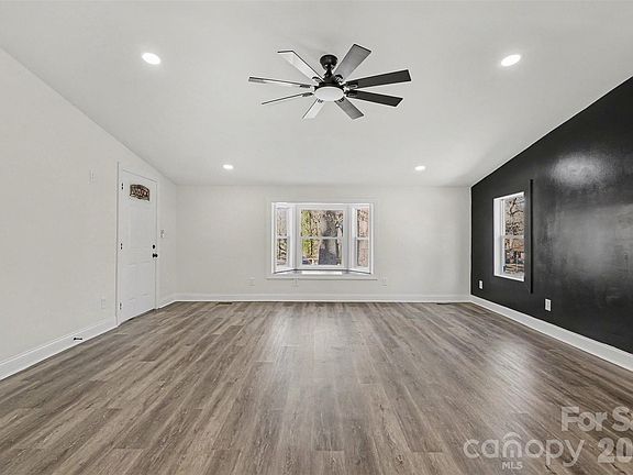 4th image of 1013 Ridge Ave