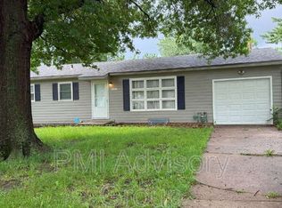 5701 SW 15th St, Topeka, KS 66604