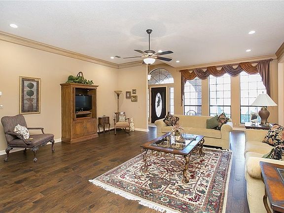 5th image of 609 Primrose Ct