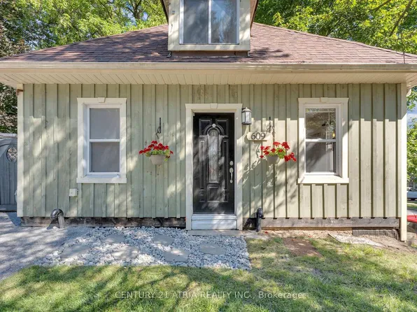 609 Pearson St, Newmarket, ON L3Y 1G4