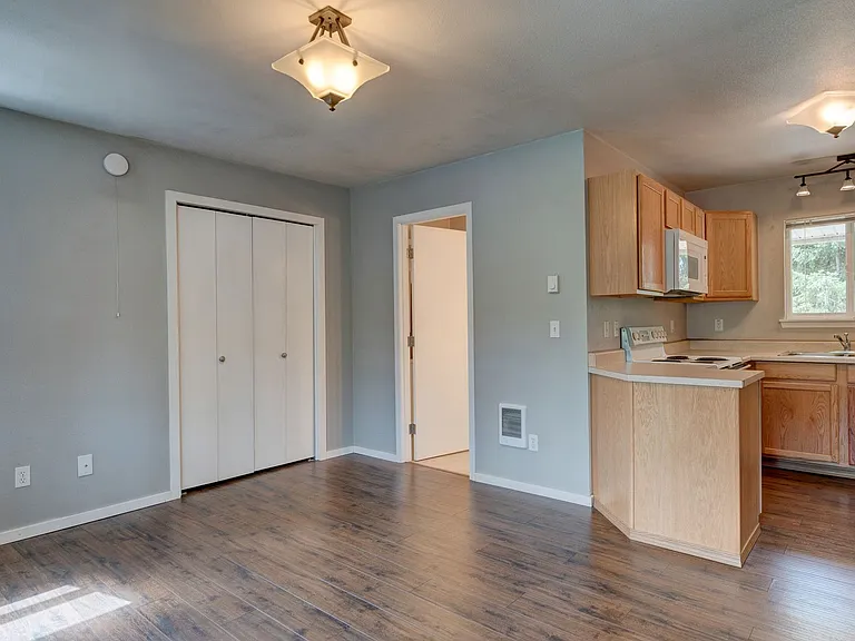 Recently Updated 2-bedroom Cottage — Photo 4