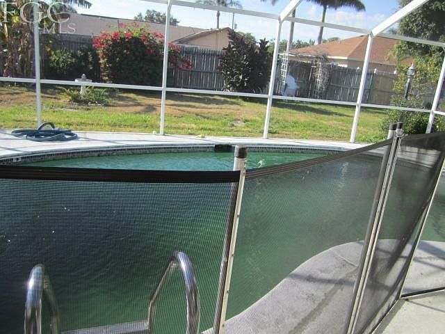 2nd image of 802 SE 20th Ct