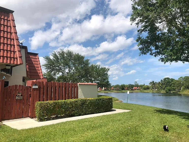 3757 Victoria Dr — Photo 2