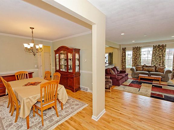 3rd image of 20 Canopy Ln