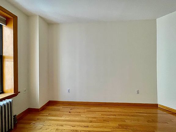 5th image of 106 Mulberry St APT 32