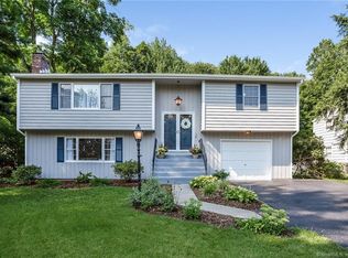 15 Old Mill Ln, West Hartford, CT 06107