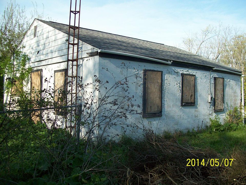 2nd image of 499 Emmit Ave