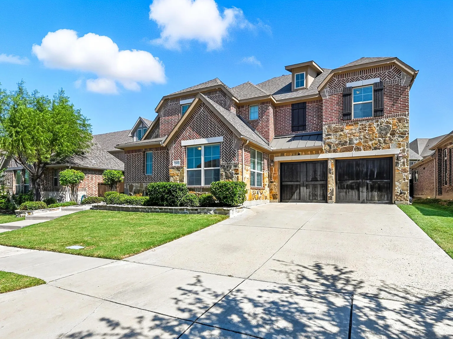 6 bed, 4.5 bath, 4503 sqft, $4,800 — Photo 2