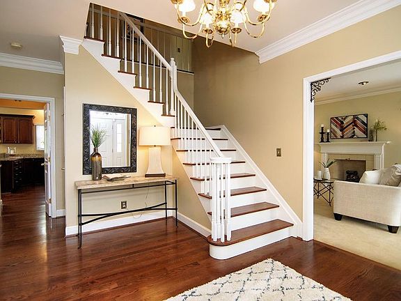 4th image of 10081 Pond Woods Ln