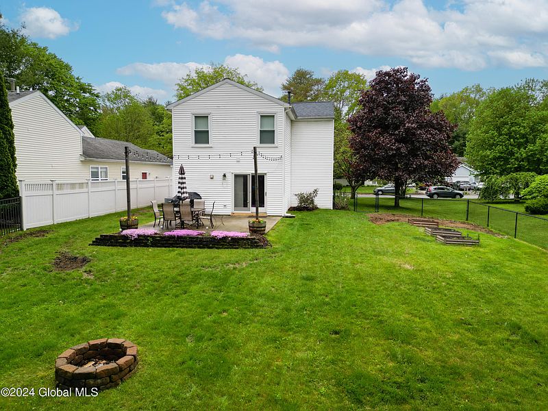 4th image of 65 Skylark Drive