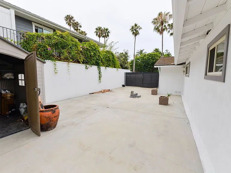 2345 S Ola Vis — Photo 5