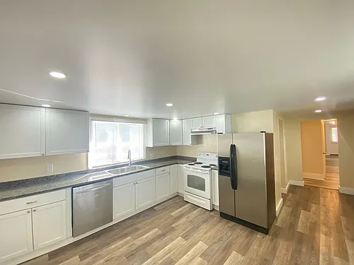 77 Franklin St Photo 1