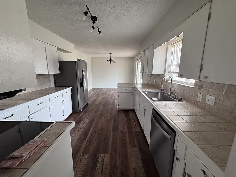501 Powers St — Photo 6