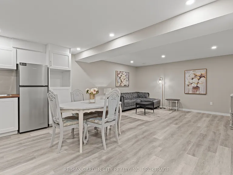 55 Kline Cres — Photo 22