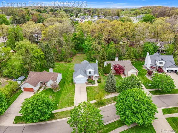7978 Hoffman Dr, Waterford, MI 48327