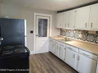 107 2nd St FLOOR 2, Olyphant, PA 18447