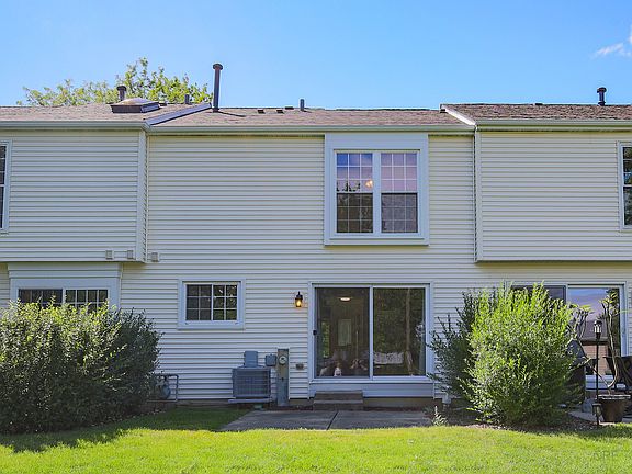 3rd image of 37 Carey Ln