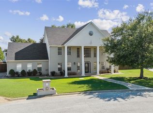 4 Acorn Cir, Bentonville, AR 72712