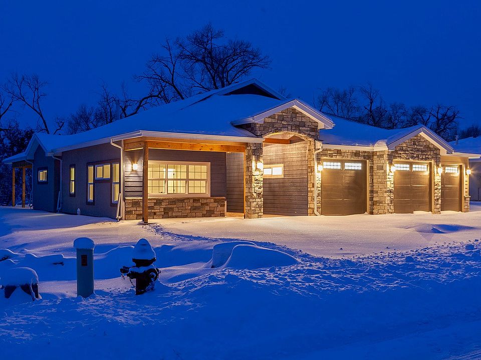1st image of 700 SE Stonebridge Dr