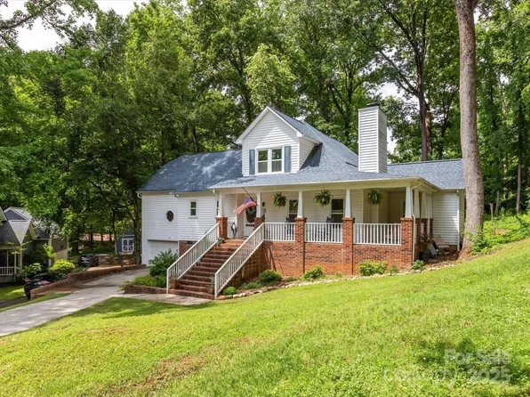 6934 Loretta Pl, Charlotte, NC 28215