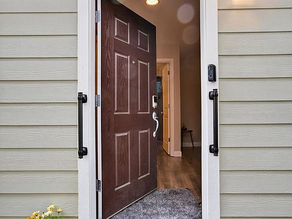 3rd image of 1017 S View Dr