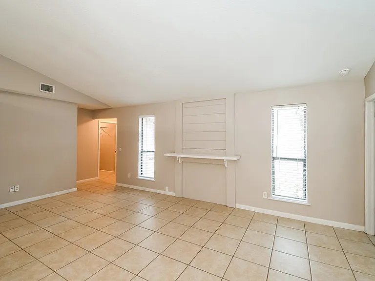 5159 Beige St — Photo 3