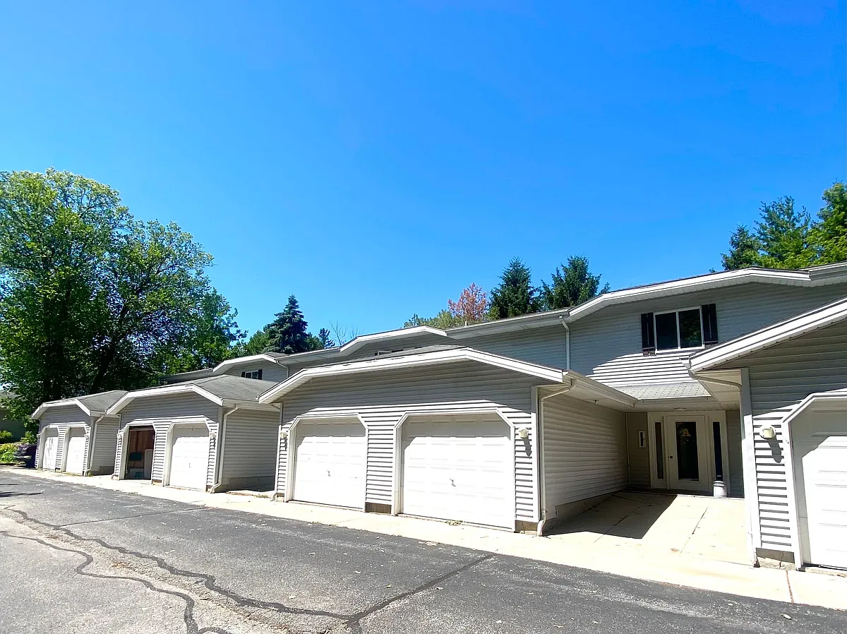 Building Photo - W194N16510 Eagle Dr