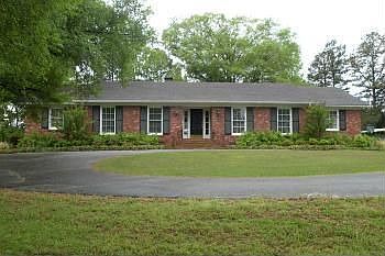 1st image of 5 Pinewood Dr